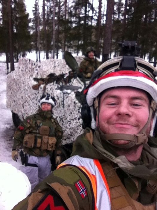 Soldiers from different armies take selfies 008