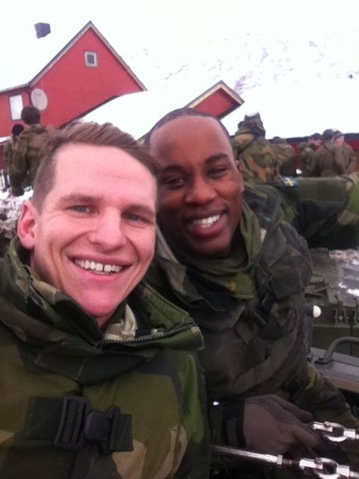 Soldiers from different armies take selfies 015