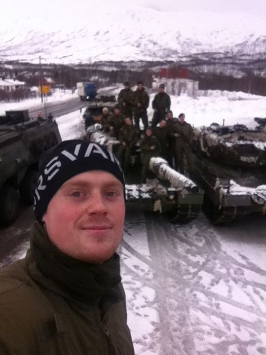 Soldiers from different armies take selfies 016