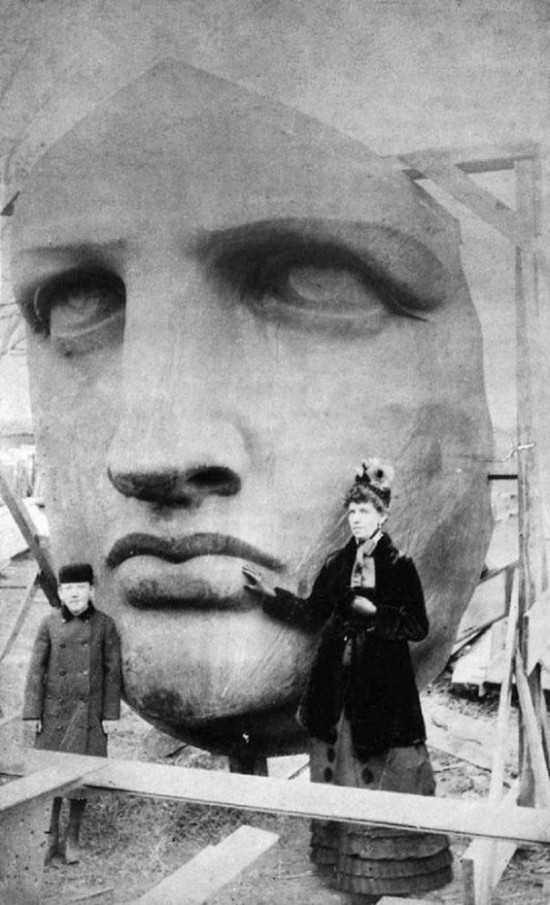 Unpacking the head of the Statue of Liberty, 1885