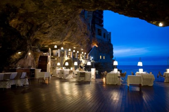 An Amazing Restaurant on The Edge of a Cliff in Italy 002