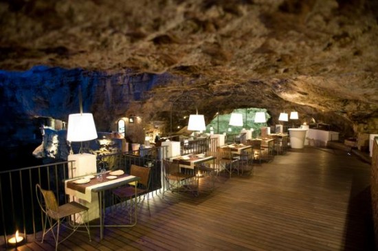 An Amazing Restaurant on The Edge of a Cliff in Italy 004
