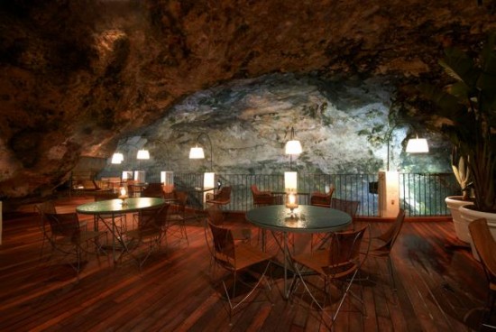 An Amazing Restaurant on The Edge of a Cliff in Italy 008