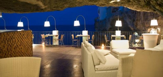 An Amazing Restaurant on The Edge of a Cliff in Italy 011