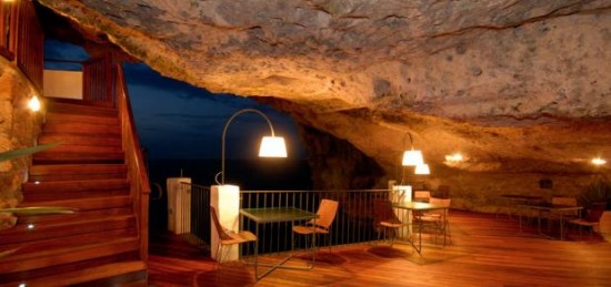 An Amazing Restaurant on The Edge of a Cliff in Italy 012