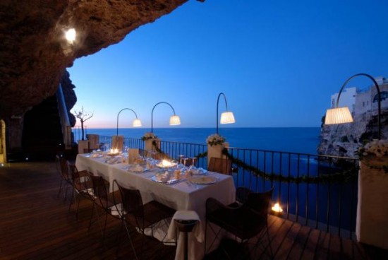 An Amazing Restaurant on The Edge of a Cliff in Italy 015