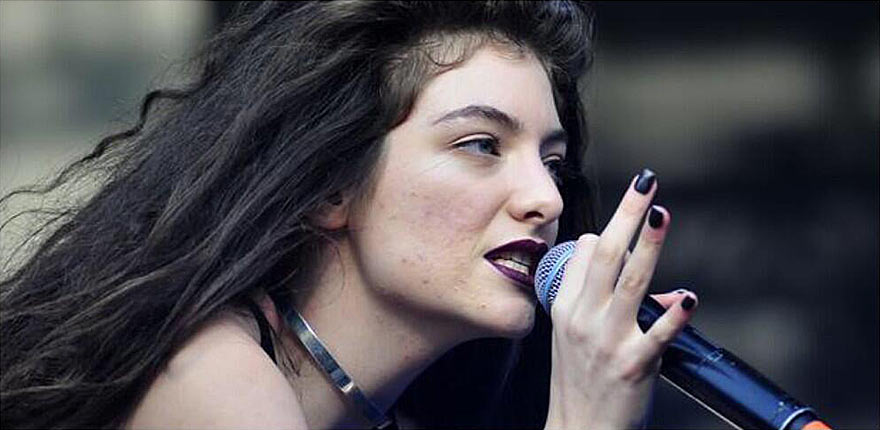Singer Lorde Found A Retouched Photo Of Herself And Decided To Show An Unph...