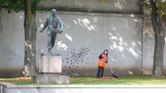 24 Graffiti That Interact With Their Surroundings 005