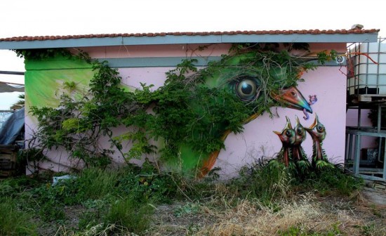 24 Graffiti That Interact With Their Surroundings 009
