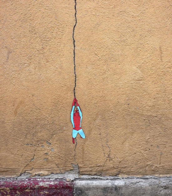 24 Graffiti That Interact With Their Surroundings 013