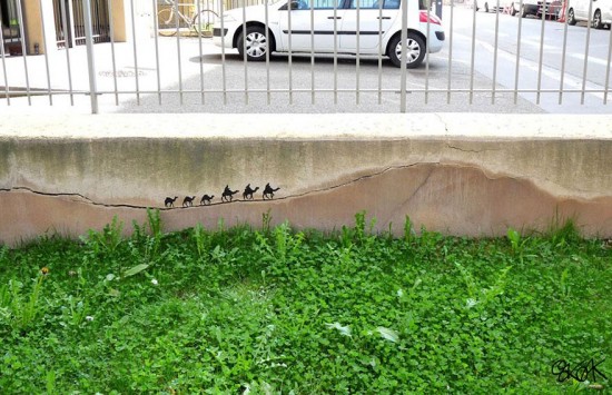 24 Graffiti That Interact With Their Surroundings 016