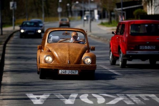 Amazingly Detailed Body Art On A Volkswagen Beetle 001