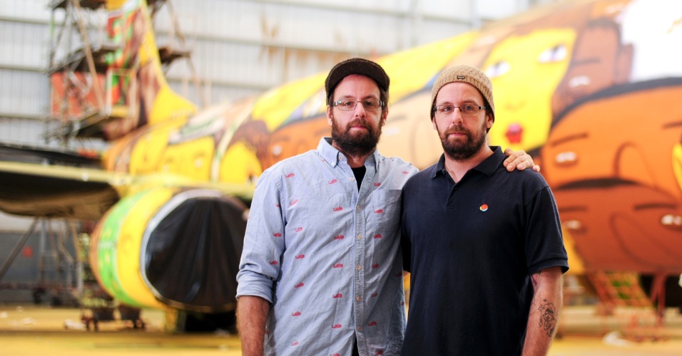 Os Gemeos Paint an Entire Boeing 737 with 1200 Cans of Spray Paint 006