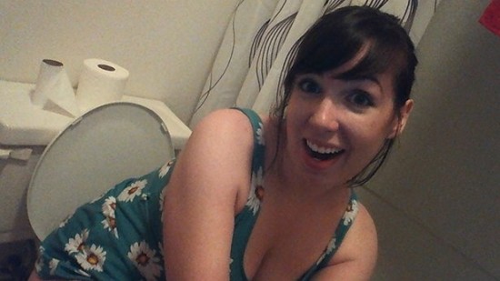 Toilet Selfies Is The Latest Trend 017