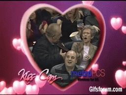 16 Absolutely Hilarious Kiss Cam Moments 008