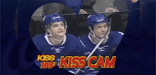 16 Absolutely Hilarious Kiss Cam Moments 016