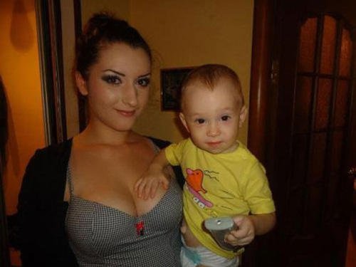 16 Kids Who Unabashedly Go Straight for the Boobies 003