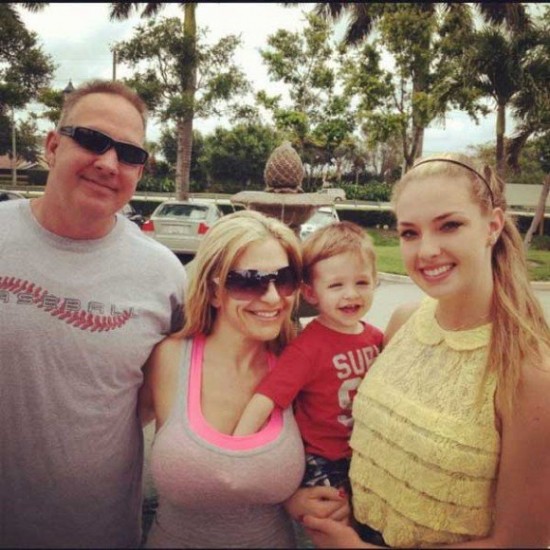 16 Kids Who Unabashedly Go Straight for the Boobies 006