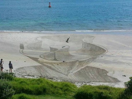 3-D Beach Art That Will Make You Wonder If There's Something In The Water 006
