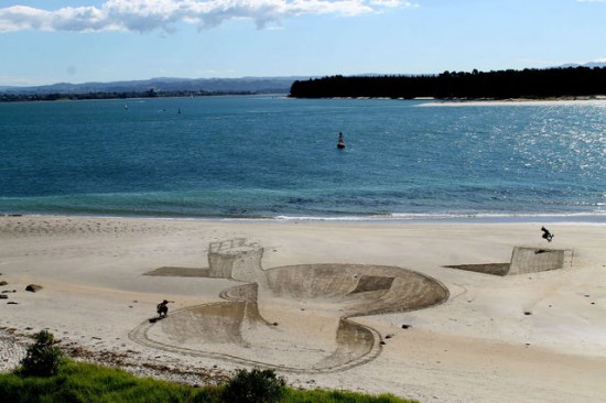 3-D Beach Art That Will Make You Wonder If There's Something In The Water 013