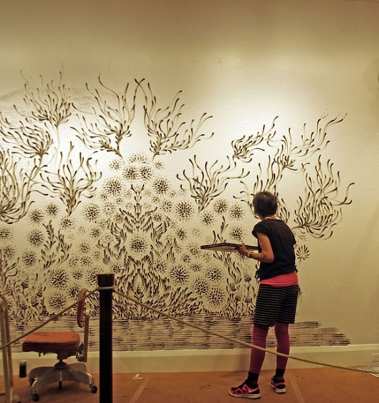 Woman Takes Finger Painting To A Whole New Level  008