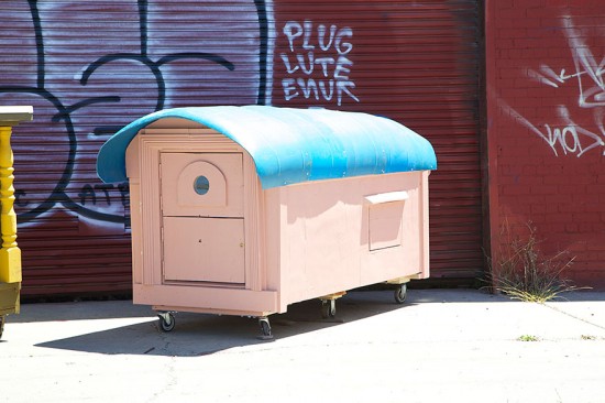 Artist Gregory Kloehn Creates Home For Homeless From Garbage 007