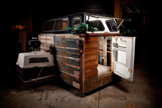 Artist Gregory Kloehn Creates Home For Homeless From Garbage 015
